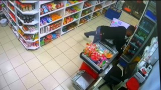 (Özel) Önce evi soydu, sonra marketi...Önce kamera sonra polise yakalandı