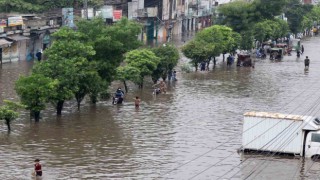 Pakistanın Lahor şehrinde 44 yılın yağış rekoru: 6 ölü
