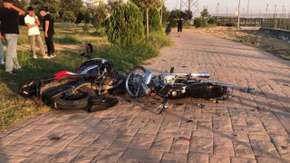 Park içinde 2 motosiklet çarpıştı: 3 yaralı