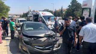 Polatlıda yakınının cenazesine giden otomobille hafif ticari araç çarpıştı: 5 yaralı