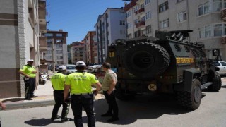 Polisi şehit etti, annesini rehin aldı: Silahlı saldırgan öldürülerek etkisiz hale getirildi