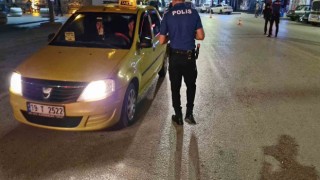 Polisten huzur uygulaması: 3 araç trafikten men edildi