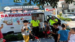 Polisten öğrencilere trafik eğitimi