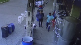Raftaki ürünü önce kucakladı, sonra da daha önce almış gibi iade ederek parasını aldı