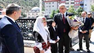 Sağlık Bakanı Memişoğlu Gümüşhanede ziyaretlerde bulundu