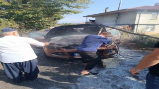 Sakaryada alev alan otomobil kullanılamaz hale geldi