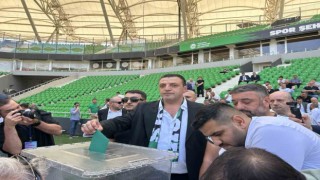 Sakaryaspor Kulüp Başkanı İn, görevinden istifa ettiğini duyurdu