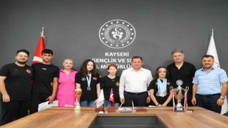 Şampiyon yüzücülerden Kabakcıya ziyaret