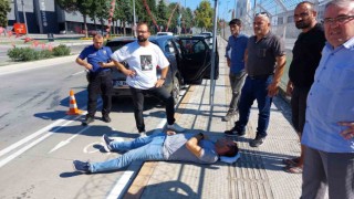 Samsunda dolmuş ile çarpışan otomobilin sürücüsü hastanelik oldu