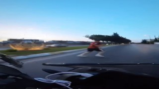 Sancaktepede motosikletlinin yaptığı kaza, motosikletin kamerasına yansıdı