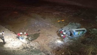 Şanlıurfada otomobil inşaat çukuruna düştü: 3 yaralı