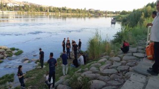 Şanlıurfada serinlemek için baraja gölüne giren çocuk boğuldu