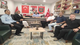 Şehitliği temizlediler, gazileri ziyaret ettiler