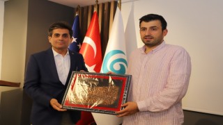 Selçuk Bayraktardan Kosovadaki Yunus Emre Enstitüsüne ziyaret