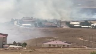 Siirtte çıkan anız yangını geniş alana yayıldı