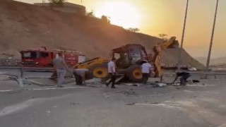Siirtte yol kenarına savrulan kepçenin sürücüsü yaralandı