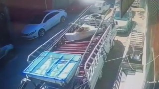 Sıkmak istediği halat kopunca nakliyeci 5 metrelik boşluğa düştü