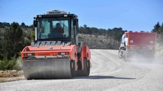 Silifkede çiftçilerin kullandığı yollar yenileniyor