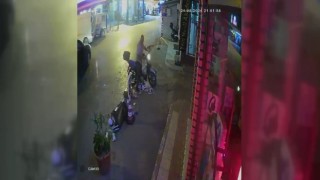 Sinopta çöpleri çevreye saçan kişi kamerada