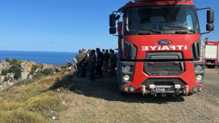 Sinopta yangına müdahale eden itfaiye personeli uçurumdan düştü