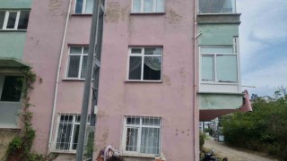 Sinopta yüksekten düşen çocuk yaralandı