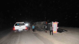 Şırnakta demir yüklü kamyon devrildi: 1 yaralı