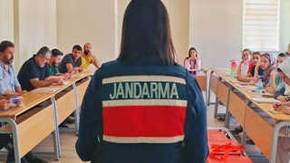 Şırnakta jndarmadan güvenli internet eğitimi