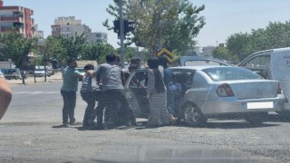 Siverekte yol verme kavgasında 2 grup birbirine girdi