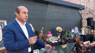 Sokak hayvanları yararına antika müzayedesi düzenlendi