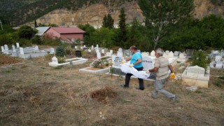 Sular altında kalan mezarlar taşınıyor