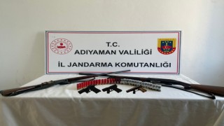 Şüpheli şahısların evlerinde silah ele geçirildi