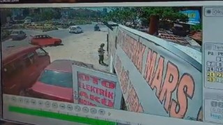 Süratli otomobil tamiri biten araçların arasına daldı, facia ucuz atlatıldı