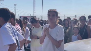Tahliye kararı sonrası Dilan Polatın yakınları cezaevi önüne geldi