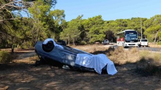 Takla atan lüks otomobilin plakalarını söküp üzerini çarşafla kapattılar