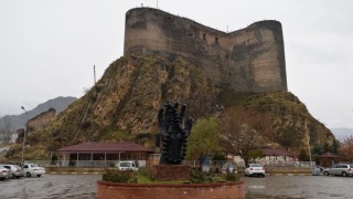 Tarihi Oltu Kalesi turizme kazandırılıyor