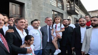 TFF Başkanı Hacıosmanoğlu Amedsporun gala yemeğine katıldı