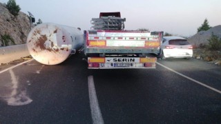 Tırın dorsesindeki tanker yola düştü, Muğla yolu trafiğe kapandı