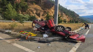 Tofaş marka araç kazada paramparça oldu: 1 ölü, 9 yaralı