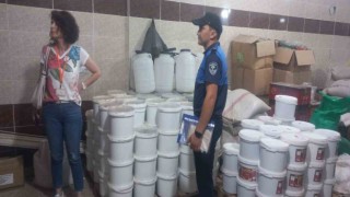 Tonlarca bozulmuş ve etiketsiz ürün imha edildi