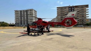 Trafik kazasında yaralanan kadın, ambulans helikopterle hastaneye sevk edildi