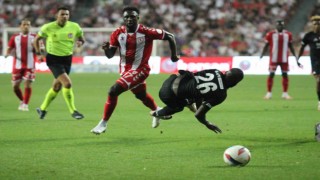 Trendyol Süper Lig: Samsunspor: 0 - Beşiktaş: 2 (İlk yarı)