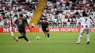 Trendyol Süper Lig: Sivasspor: 0 - Trabzonspor: 0 (İlk yarı)