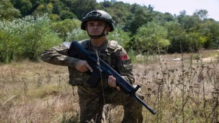 Türk askerinden Kosova-Sırbistan sınırında devriye
