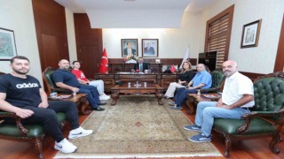 Türkiye 3üncüsü boksör Vali Aksoyu ziyaret etti