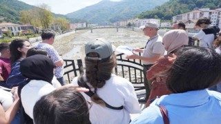 Türkiyenin dört bir yanından gelen üniversite öğrencileri, sel afetinin yaşandığı Bozkurttu inceledi