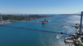 Türkiyenin sondaj gemisi Abdülhamid Han İstanbul Boğazından geçti: O anlar havadan görüntülendi