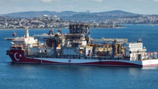 Türkiyenin sondaj gemisi Abdülhamid Han, Zeytinburnu açıklarında havadan görüntülendi