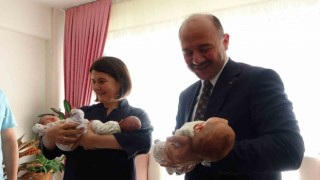 Üçüz bebek sahibi aileye Vali Serdengeçti ve eşinden süpriz ziyaret