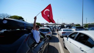 Ülkeden ayrılan gurbetçi gözyaşları döktü