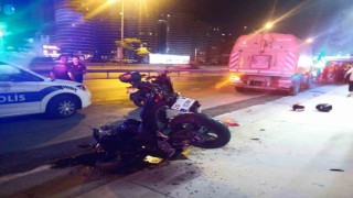 Üsküdarda motosiklet İBBnin yol temizleme aracına çarptı: 1 ağır 2 yaralı